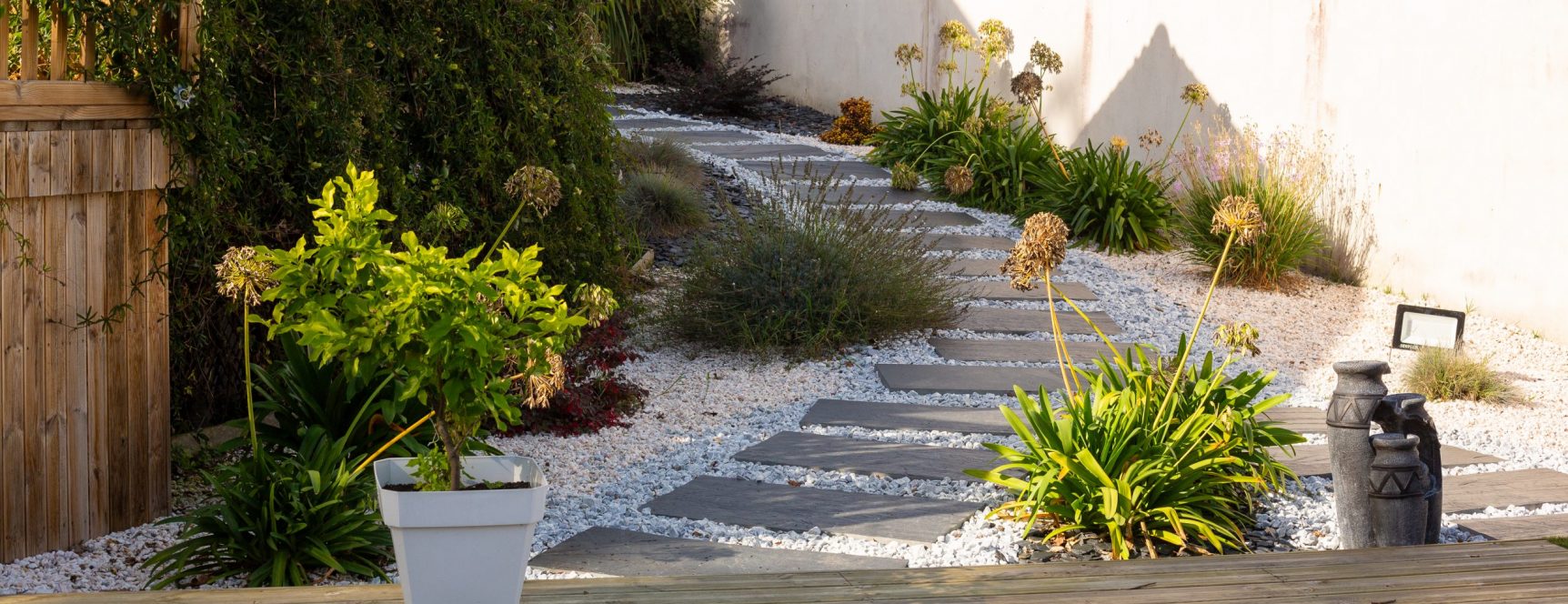 Cours, accès et allées de jardin en Charente-Maritime