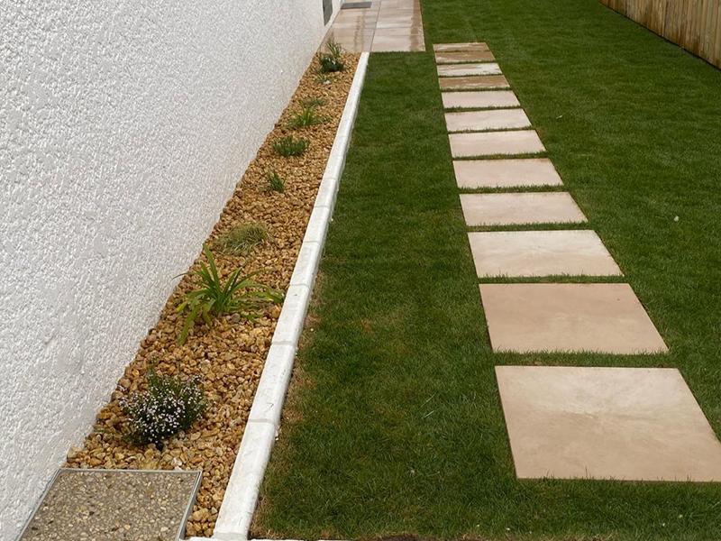 Comment choisir ses bordures de jardin pour délimiter les massifs, allées et pelouses ?