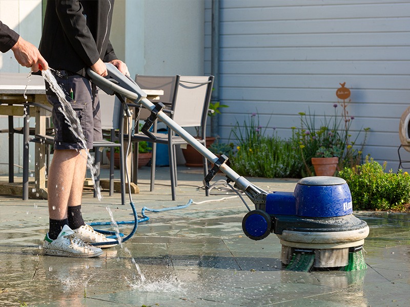 Nettoyage de terrasse : comment conserver une terrasse propre et durable ?