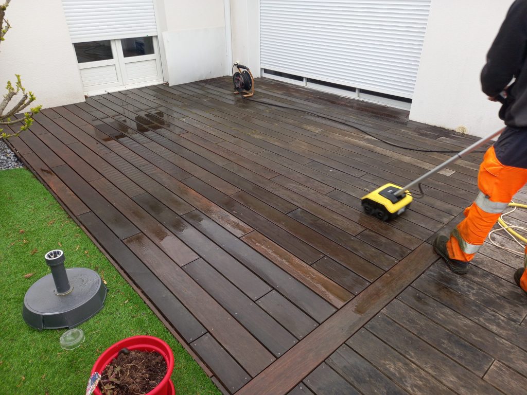 nettoyage terrasse bois naturel paysagiste Royan Charente-Maritime