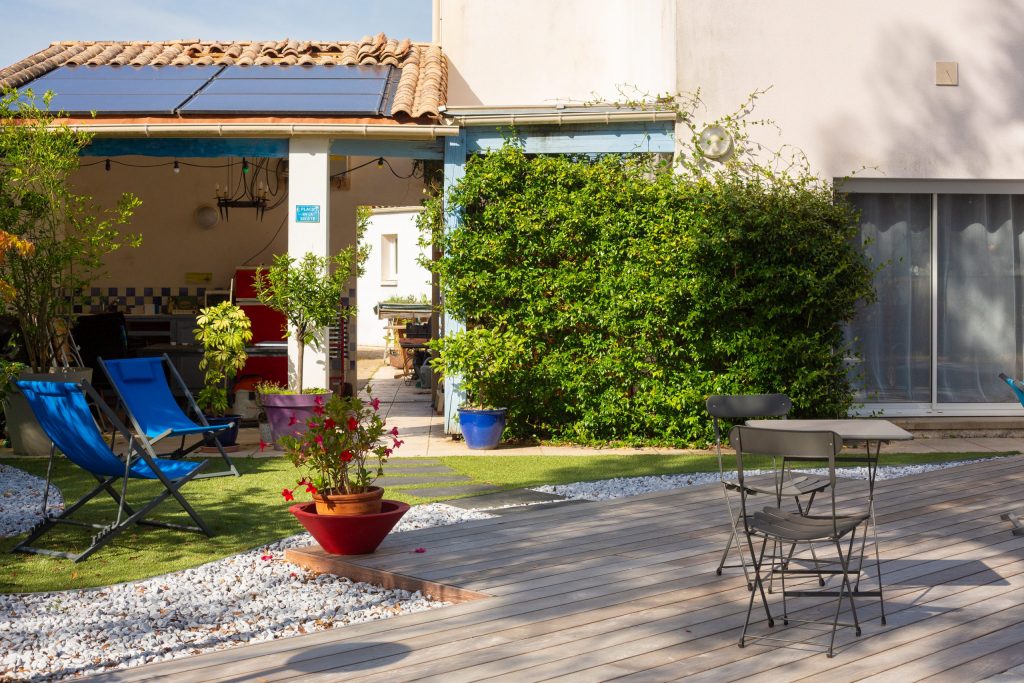 aménagement terrasse bois composite mobilier salon détente jardin été